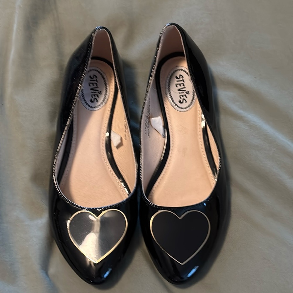Like new Stevies patent leather dress shoes size 4